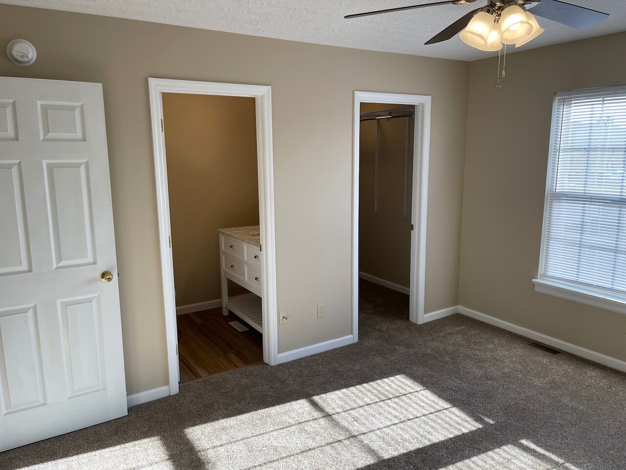 Building Photo - 913 Weeping Willow Dr