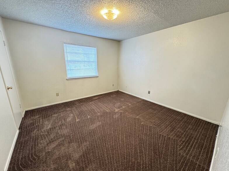 Building Photo - 1106 Eastside Dr