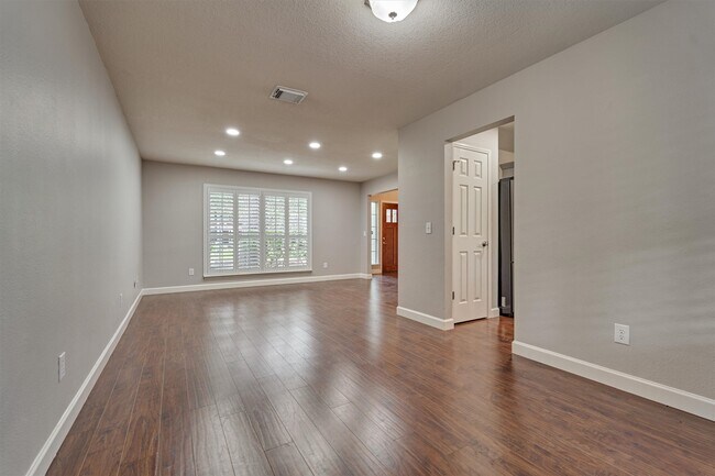 Building Photo - 170 N Dreamweaver Cir
