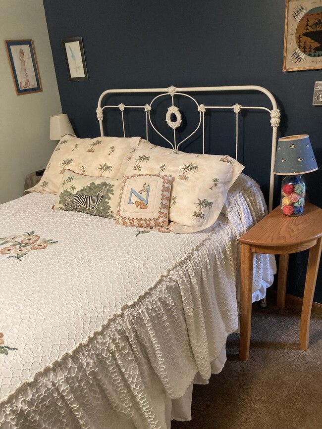 Basement bedroom - 1408 Kentfield Way
