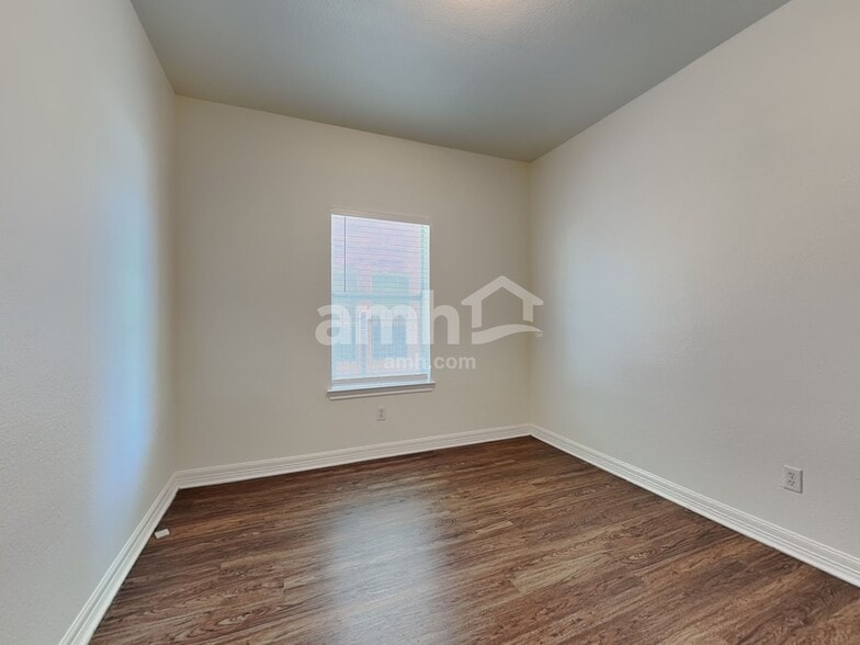 Building Photo - 7722 Heron Lakes Dr