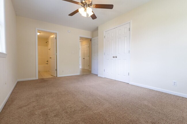 Building Photo - 322 Ray Ave