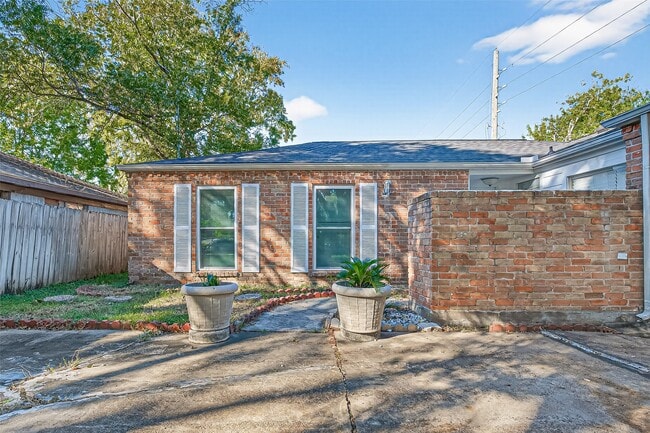 Building Photo - 13702 Ella Lee Ln