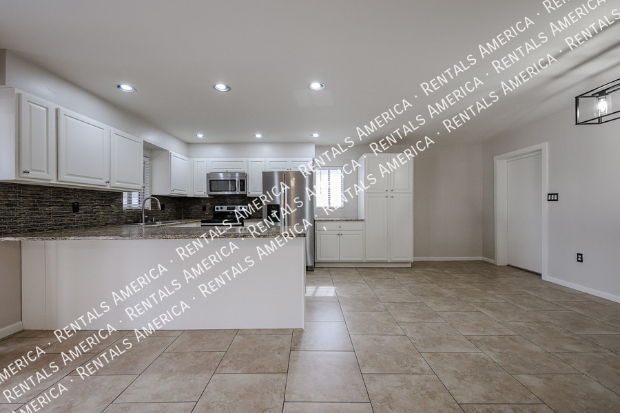 Building Photo - 1713 W Oraibi Dr