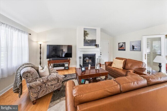 Building Photo - 40 Pine knoll Dr