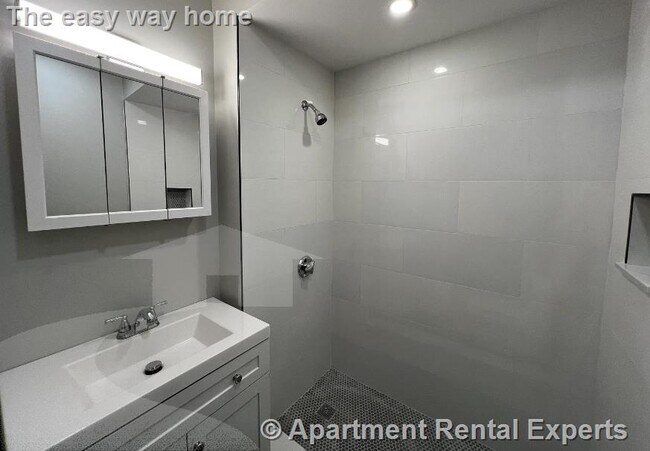 Building Photo - 158 Holland St