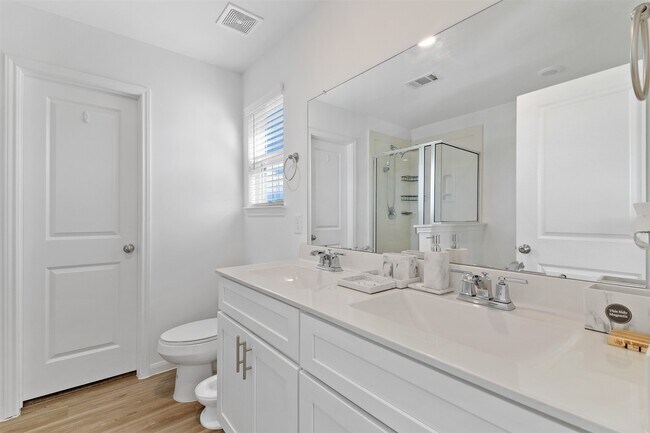 Building Photo - 19326 Sandy Woods Dr