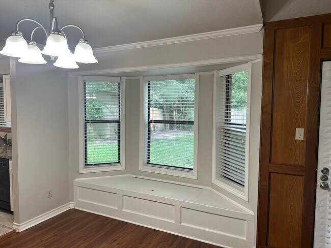 Building Photo - College Station - 3 Bedroom - 2 Bath - 2 vehicle car - Fenced in back yard - House.