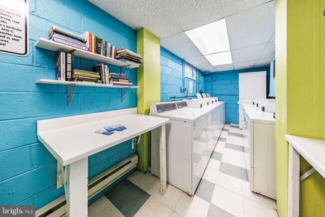 Building Photo - 3315 Wisconsin Ave NW