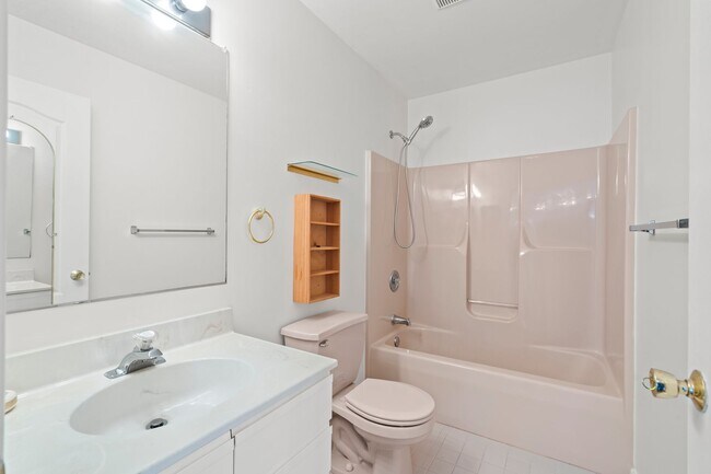 Building Photo - Beautifully Renovated Townhome in The Ridings at Brookside – Macungie