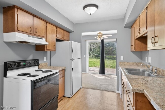 Building Photo - 9582 Fernwood Dr