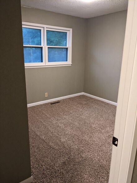 Bedroom 2 - 749 W Clark Ave