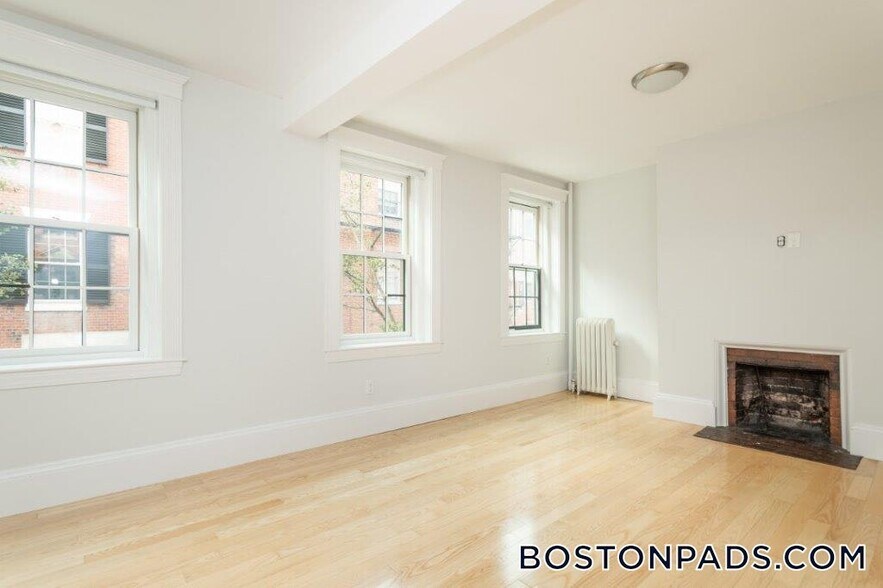 Primary Photo - 85 Myrtle St