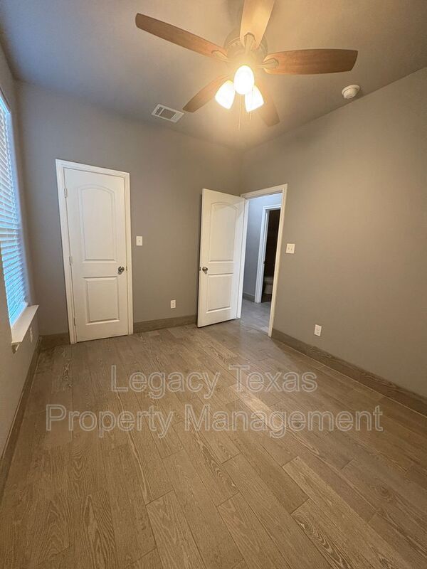 Building Photo - 216 Cleveland St