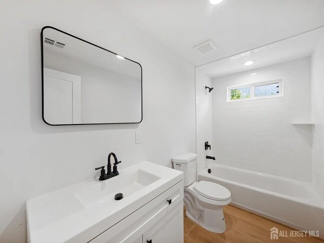 Building Photo - 3 Meadow Rd