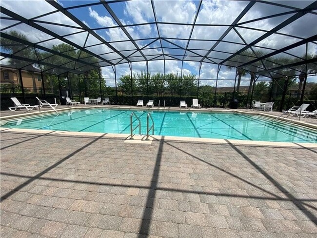 Building Photo - SUPER LOCATION FOR THIS 2 story 3 bdrm TOWNHOUSE!!