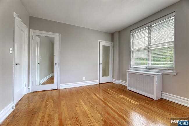 Building Photo - 100 W Palisade Ave