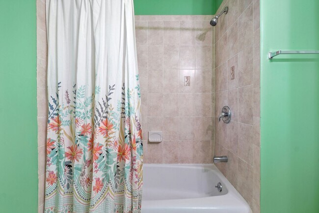Building Photo - A GEM IN RIVERDALE HEIGHTS!