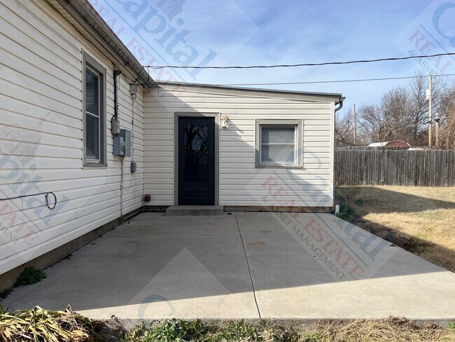 Building Photo - Cozy 2 Bedroom