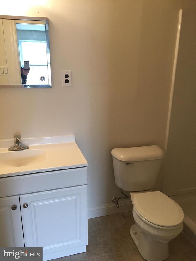 Building Photo - 809 N Bethlehem Pike