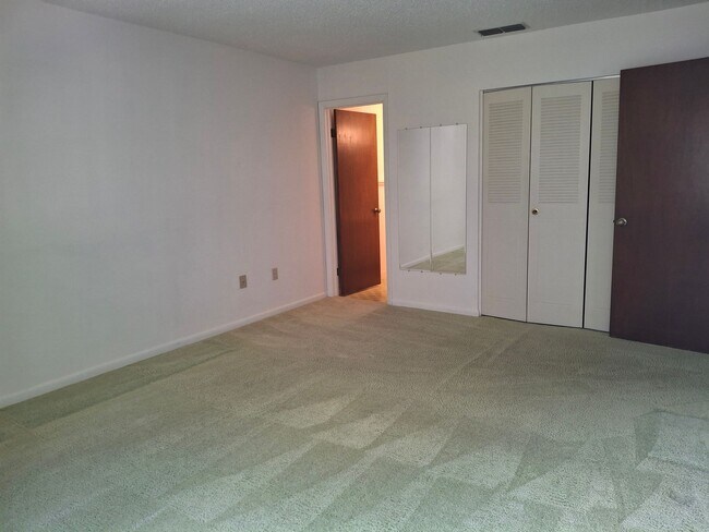 Building Photo - 2/2 in Silver Spring Shores 55+
