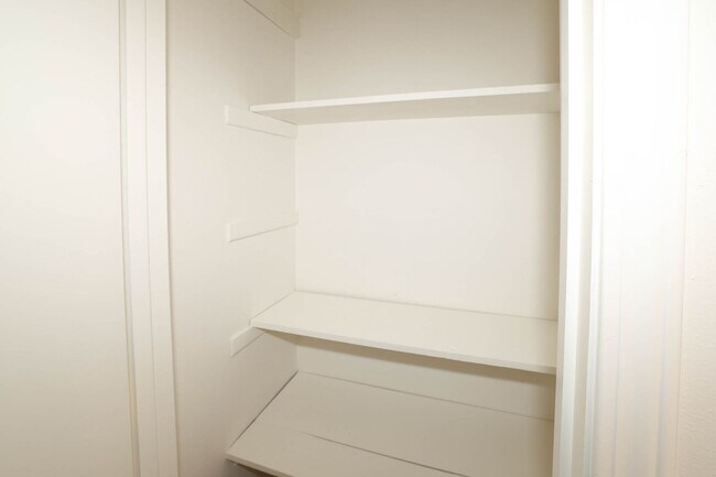 Building Photo - 3 bedroom rental in Ridgecrest!