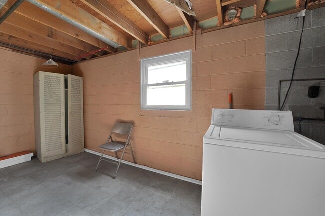 Building Photo - 3384 Norwalk Rd