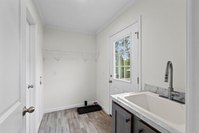 Building Photo - Like New Manufactured Home Available in Hampstead!