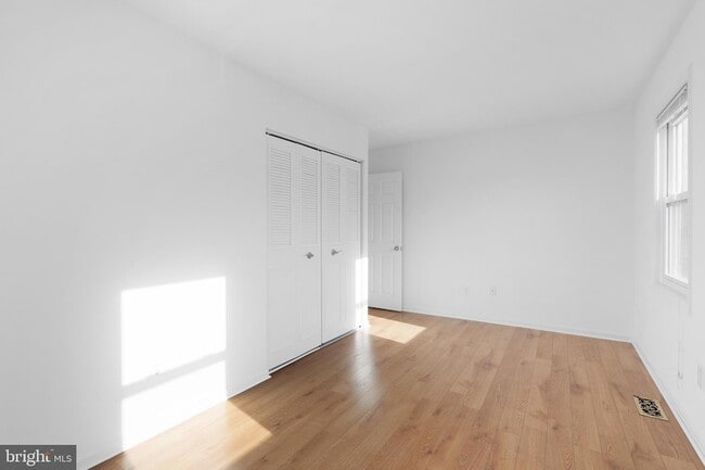 Building Photo - 2636 East Side Dr