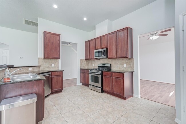 Building Photo - 18823 Elm Square Ct