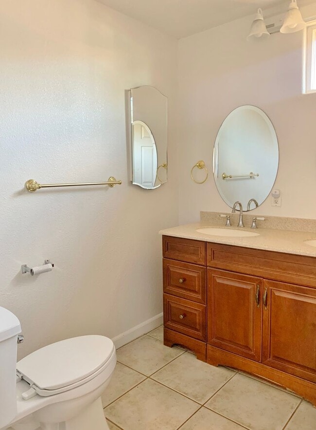 Building Photo - Charming 3 Bedroom Home in Hollister