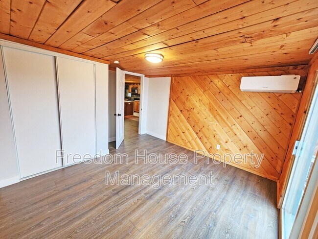 Building Photo - 2220 W Bell Vista Ave