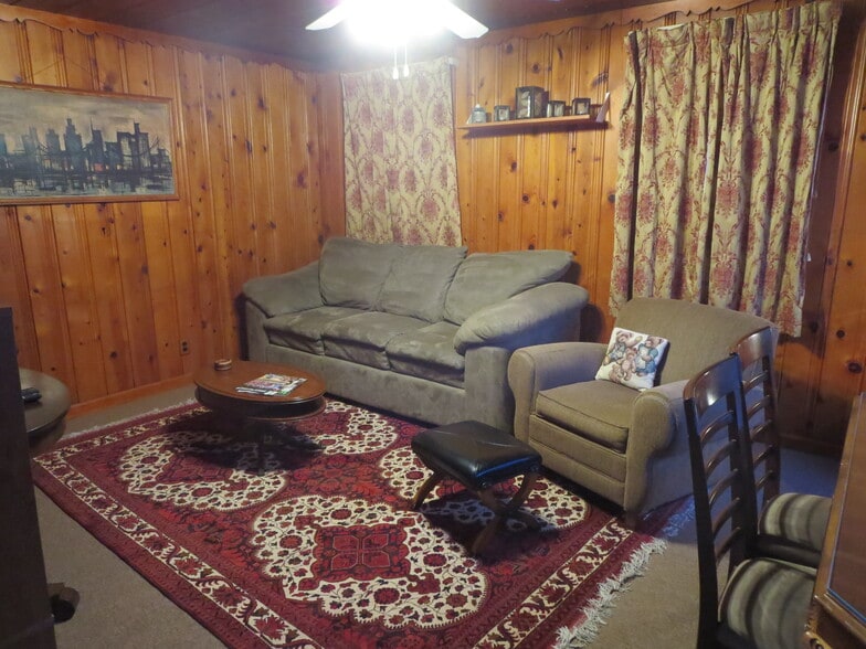 Living room. - 22 McGrath St