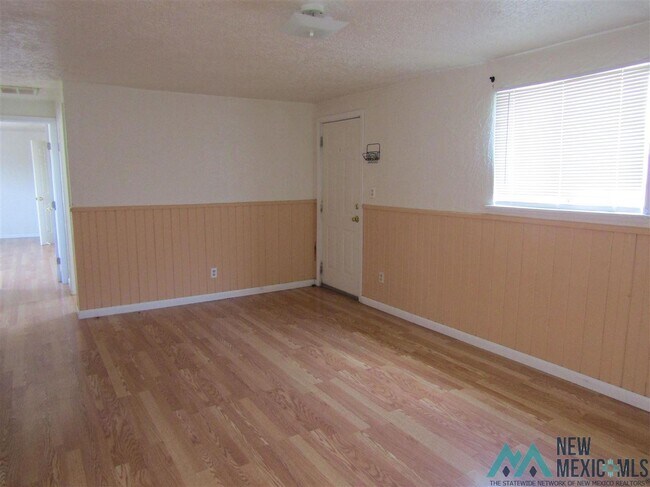 Building Photo - 1208 W Dallas Ave