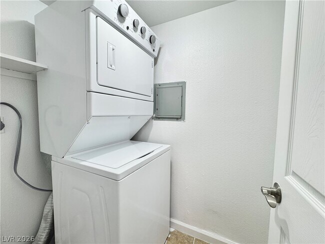 Building Photo - 2920 E Siki Ct