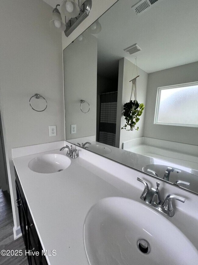 Building Photo - 616 Riggs Rd