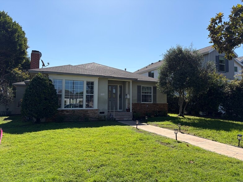 Building Photo - 8300 Altavan Ave