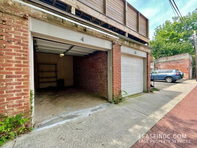 Building Photo - 1821 Newton St NW