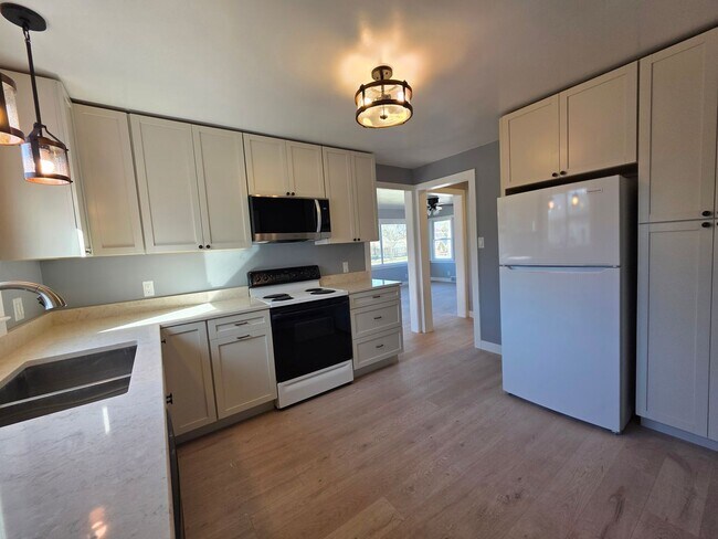 Building Photo - 367 Mohawk Ave