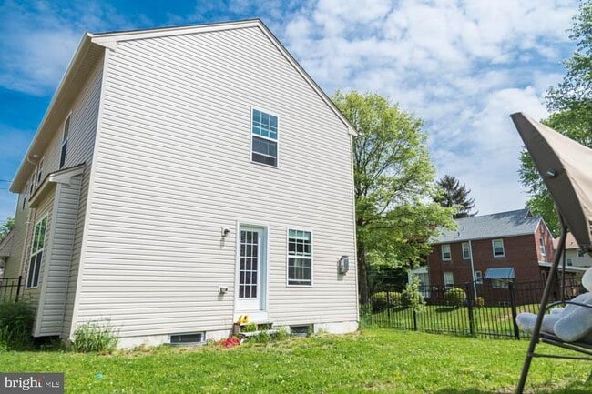 Building Photo - 415 Dearnley St