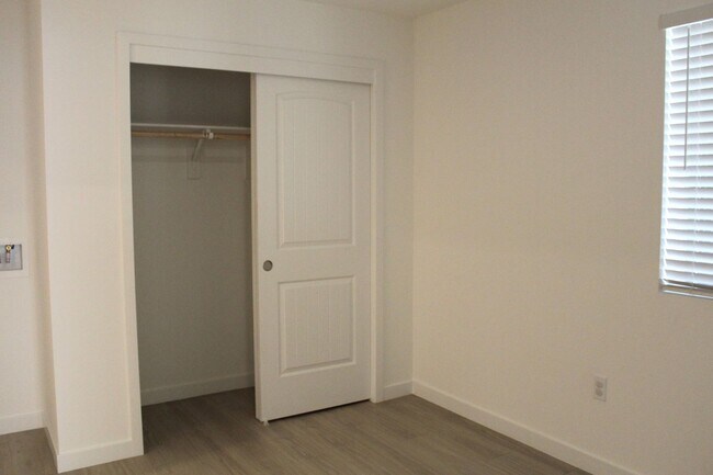 Building Photo - Brand New Home for Rent with Mother In Law Suite and Solar- Sydney Park