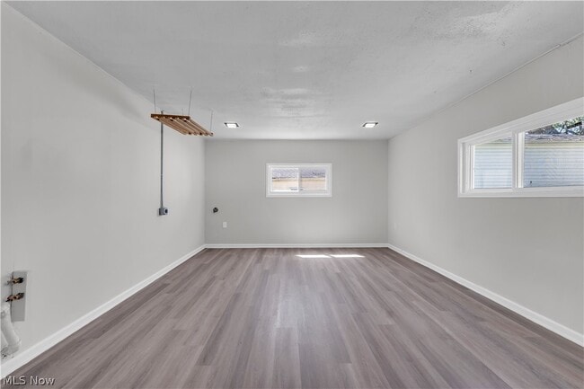 Building Photo - 20117 Butternut Ln