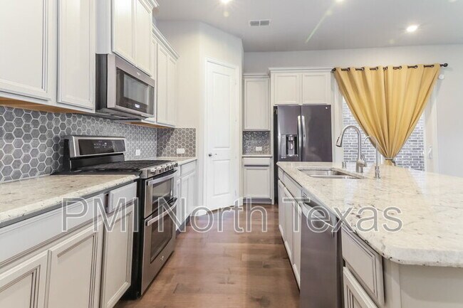 Building Photo - 1005 Kennedy Dr