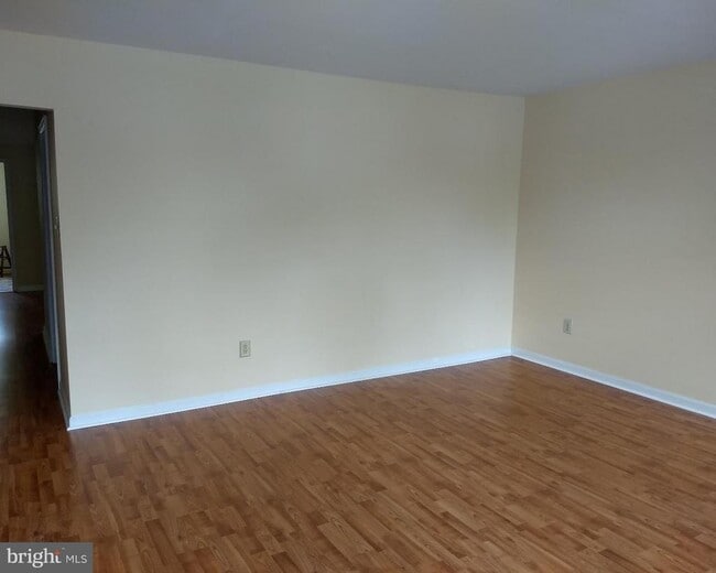 Building Photo - 72 Colonial Dr