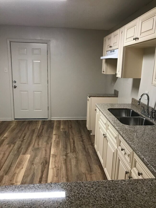 Building Photo - 208 Cantal Dr