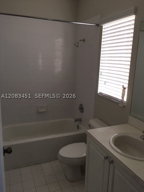 Building Photo - 833 SW 148th Pl