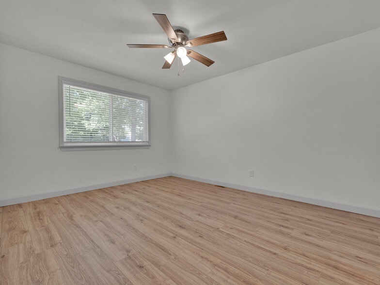 Building Photo - 449 Madrina Ct