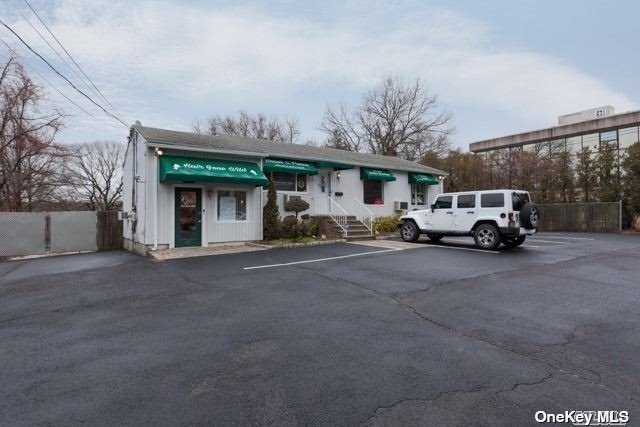 Primary Photo - 627 Commack Rd