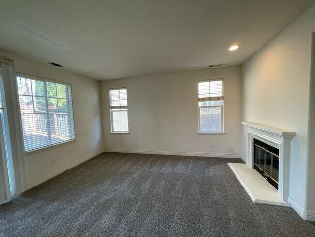 Building Photo - 208 Abigail Cir