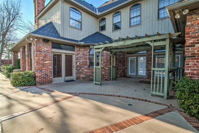 Building Photo - 1300 Irvine Dr